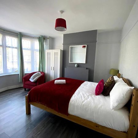 Exton House -Huku Kwetu 4 Bedroom House- Luton Airport - Group Accommodation - Up To 7 People Exterior photo