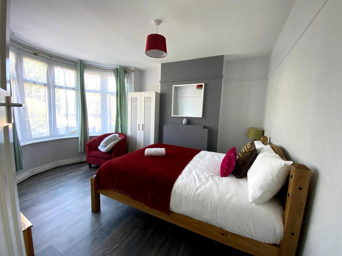 Exton House -Huku Kwetu 4 Bedroom House- Luton Airport - Group Accommodation - Up To 7 People Exterior photo